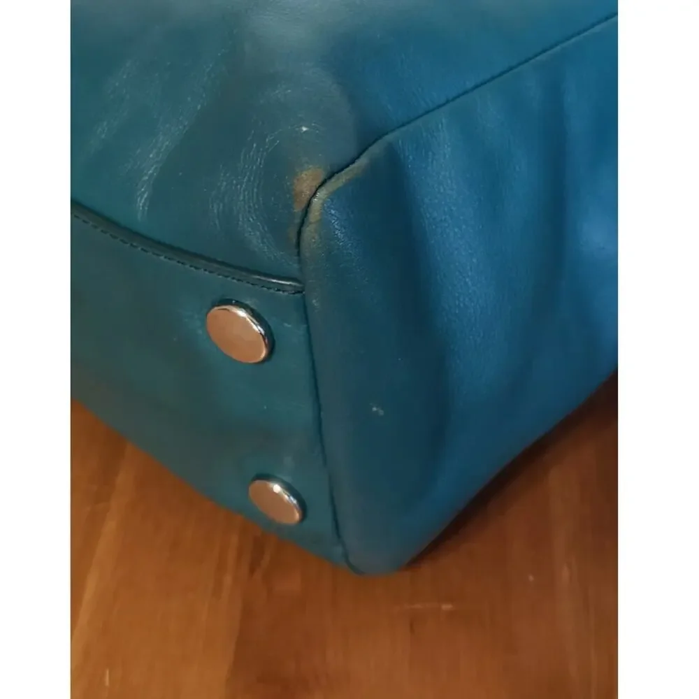 Fossil sleek leather